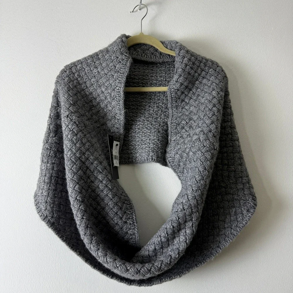 NWT DKNY Donna Karan New York Gray Knit Infinity Scarf Neck Warmer Cowl One Size